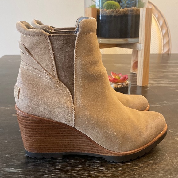SOREL | After Hours Chelsea Tan Wedge Ankle Suede Boot women’s 8 - Picture 2 of 13
